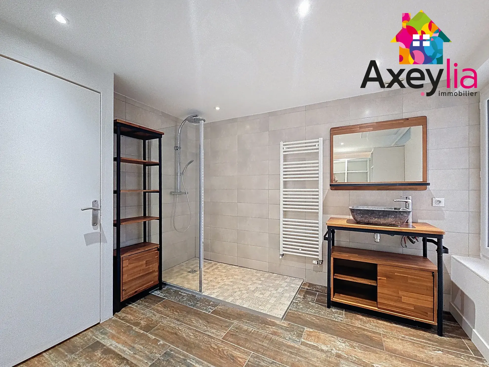 Appartement lumineux de 136,68 m² avec terrasse, cave et parking privé au Coteau