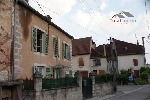 Ensemble immobilier à rénover dans un village pittoresque à Essoyes