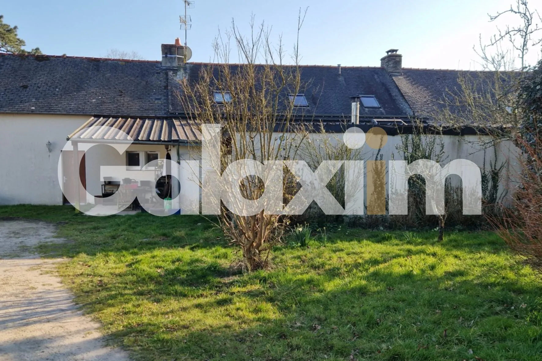 Maison à vendre à Saint-Martin-sur-Oust offrant jardin, terrasse et potentiel locatif élevé