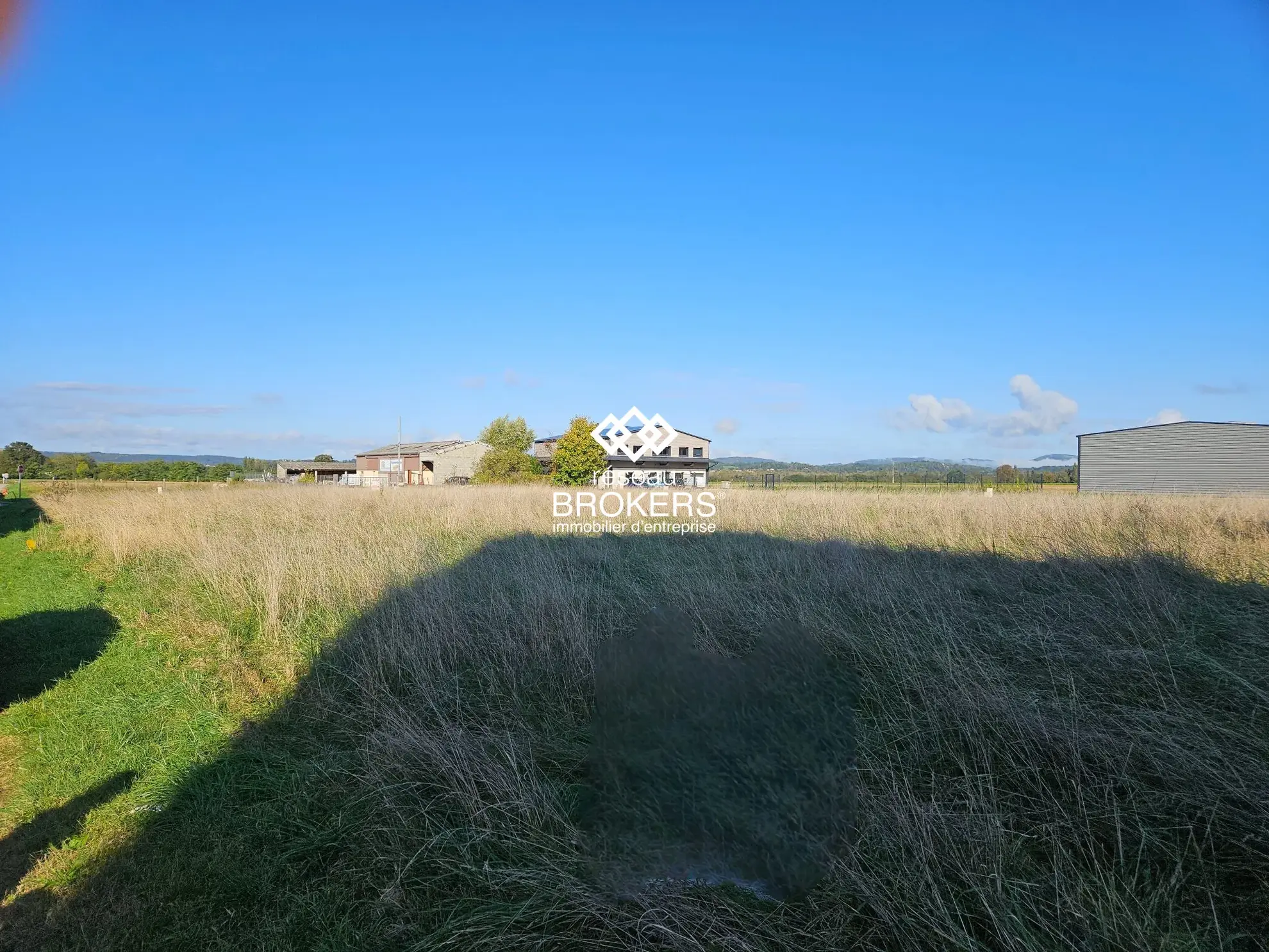 Terrain constructible pour locaux professionnels à Pont d'Ain