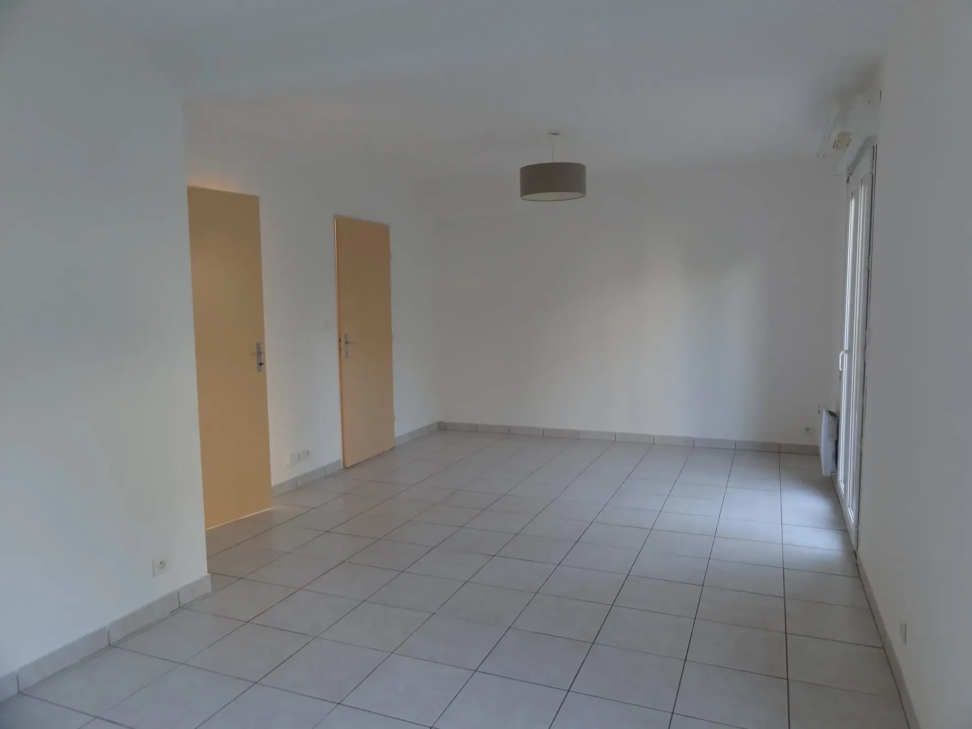 Maison T5 à vendre à Terre Rouge, idéale pour investisseur avec garage et locataire en place 