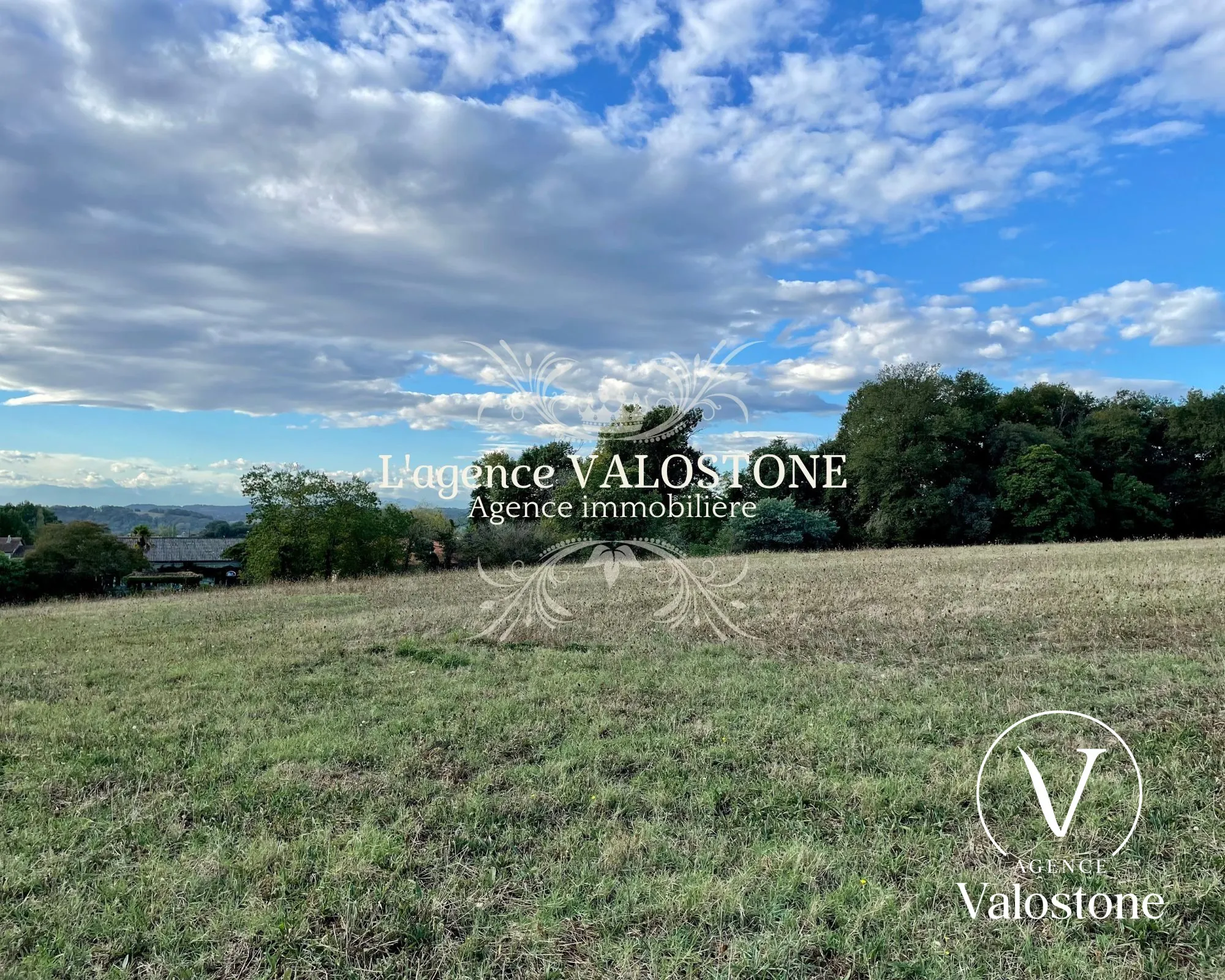 Terrain constructible de 2 924 m² avec vue sur les Pyrénées à Monsegur