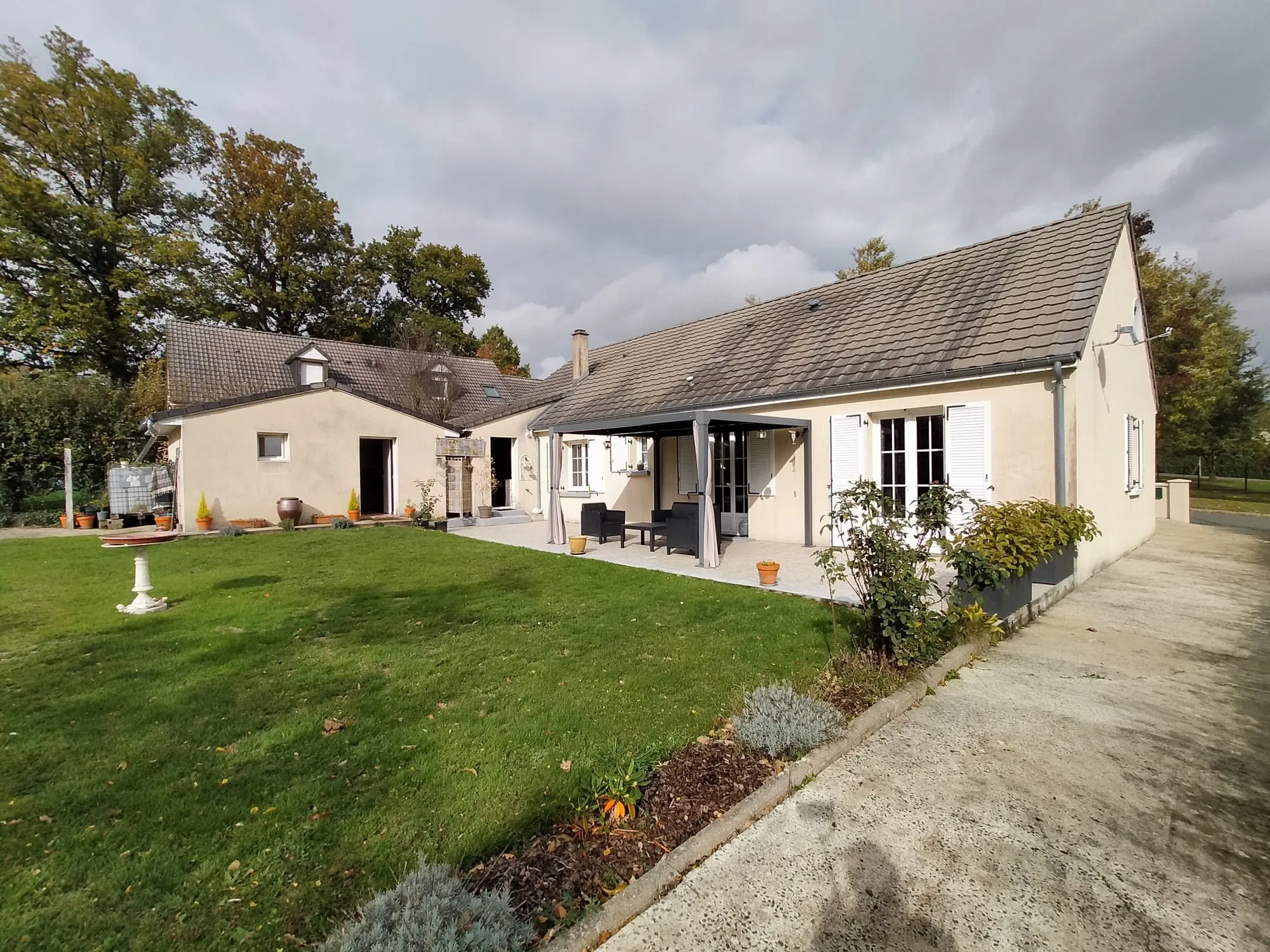 maison plain-pied façade Villaines la Juhel Maison individuelle de plain-pied à Villaines-la-Juhel avec jardin et terrasse