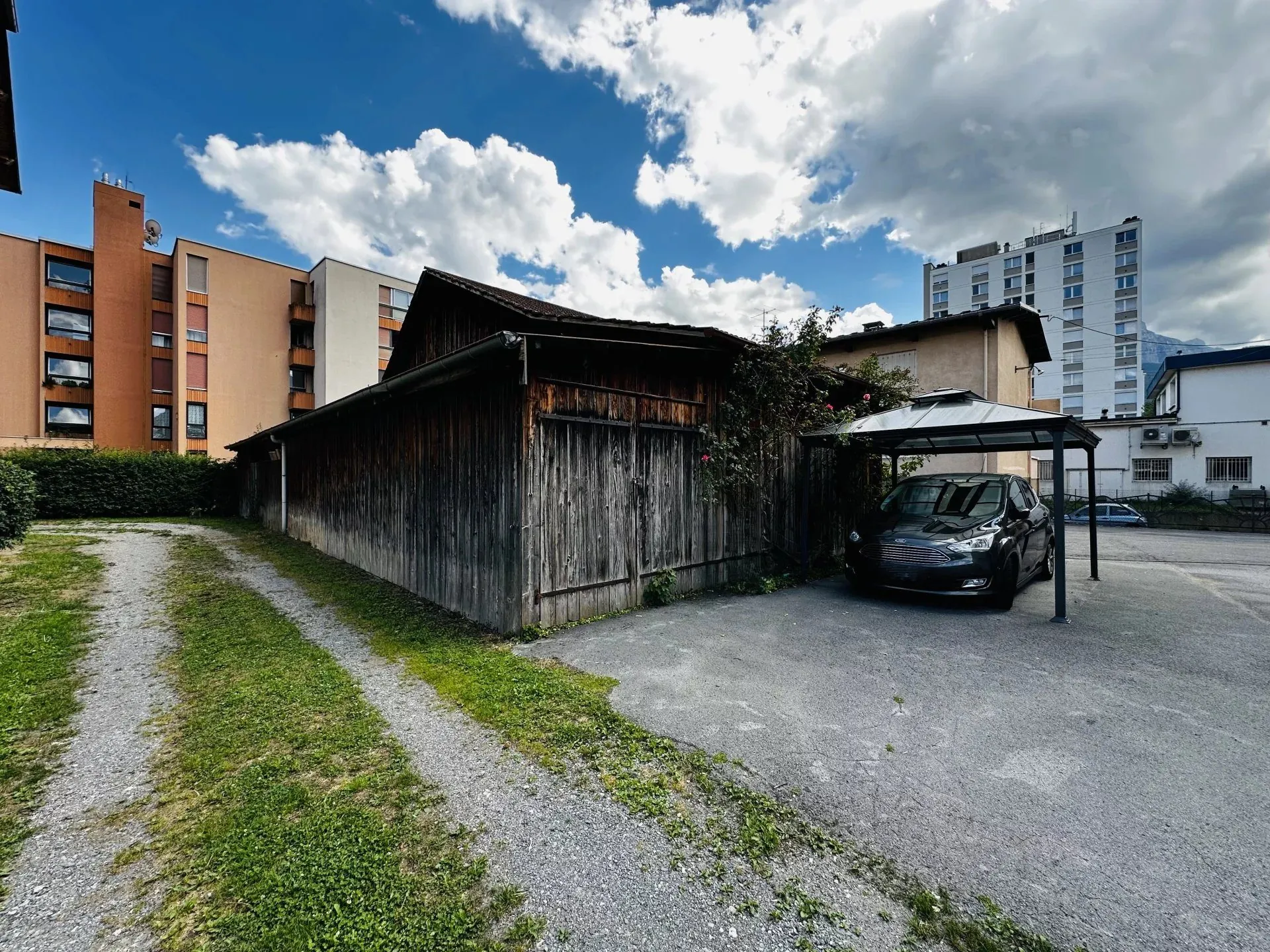 Grange à fort potentiel à Cluses à vendre, idéal rénovation ou projet personnalisé 