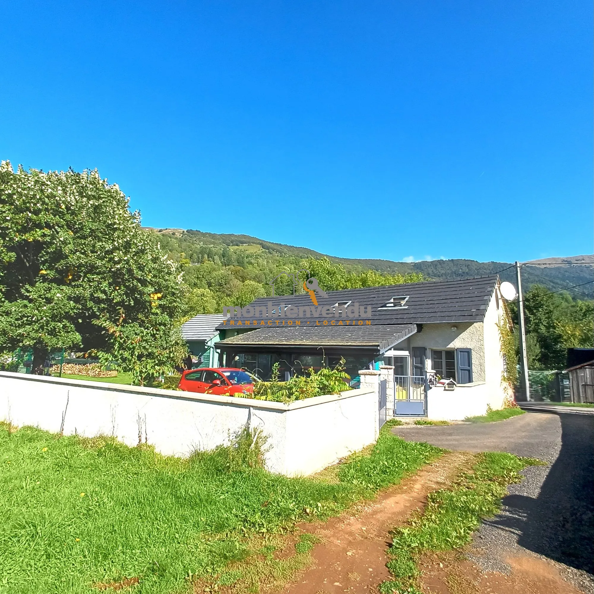 Maison de 106 m² avec 3 chambres, garage et terrain en montagne