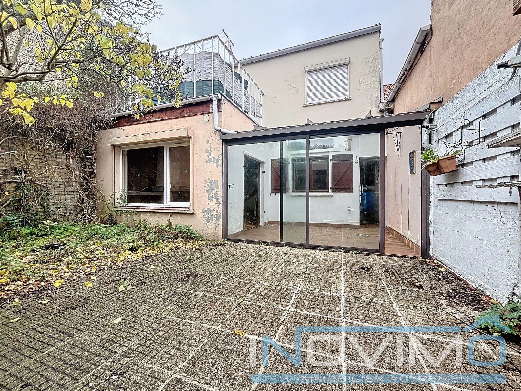 Immeuble à vendre à Petite-Synthe, logements et local commercial, 162 m²