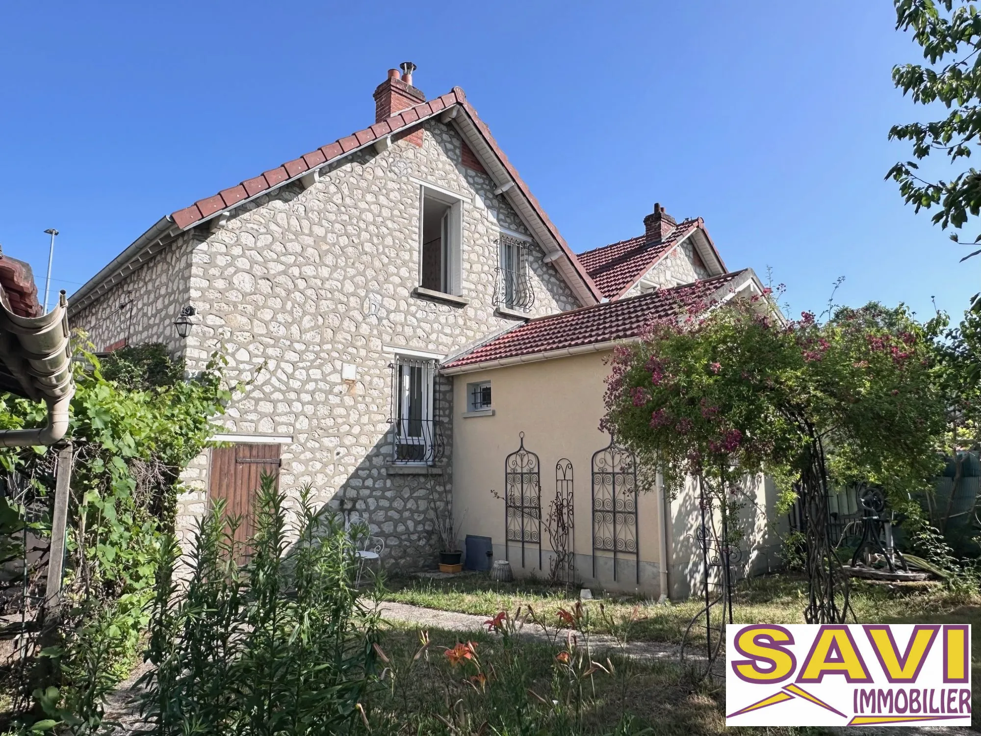 Charmante maison de 108 m² avec jardin à Montargis 