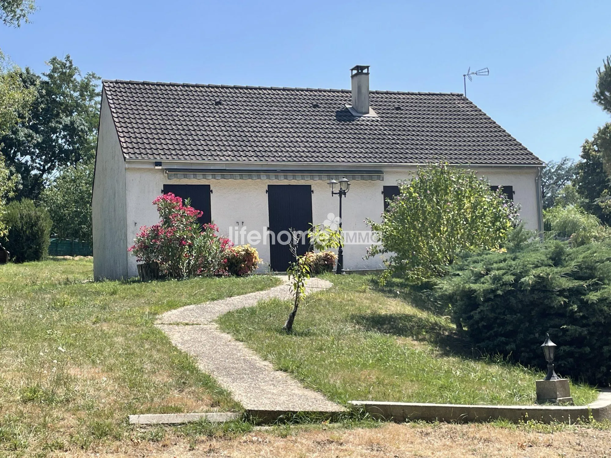 Belle maison semi plain-pied de 86 m² avec terrain de 4270 m² à La Chapelle-Montmartin