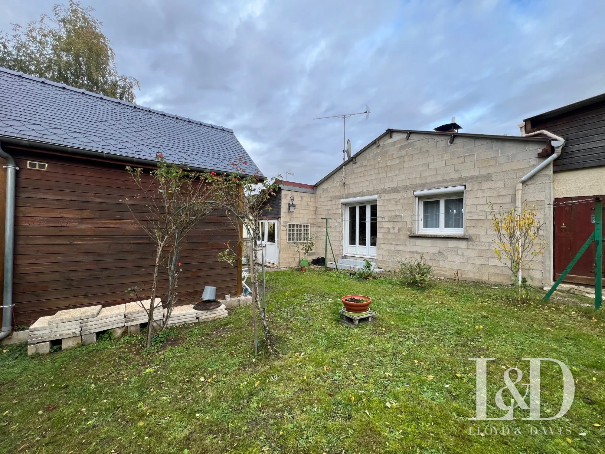 Maison de plain-pied proche de Soissons avec dépendance et garage
