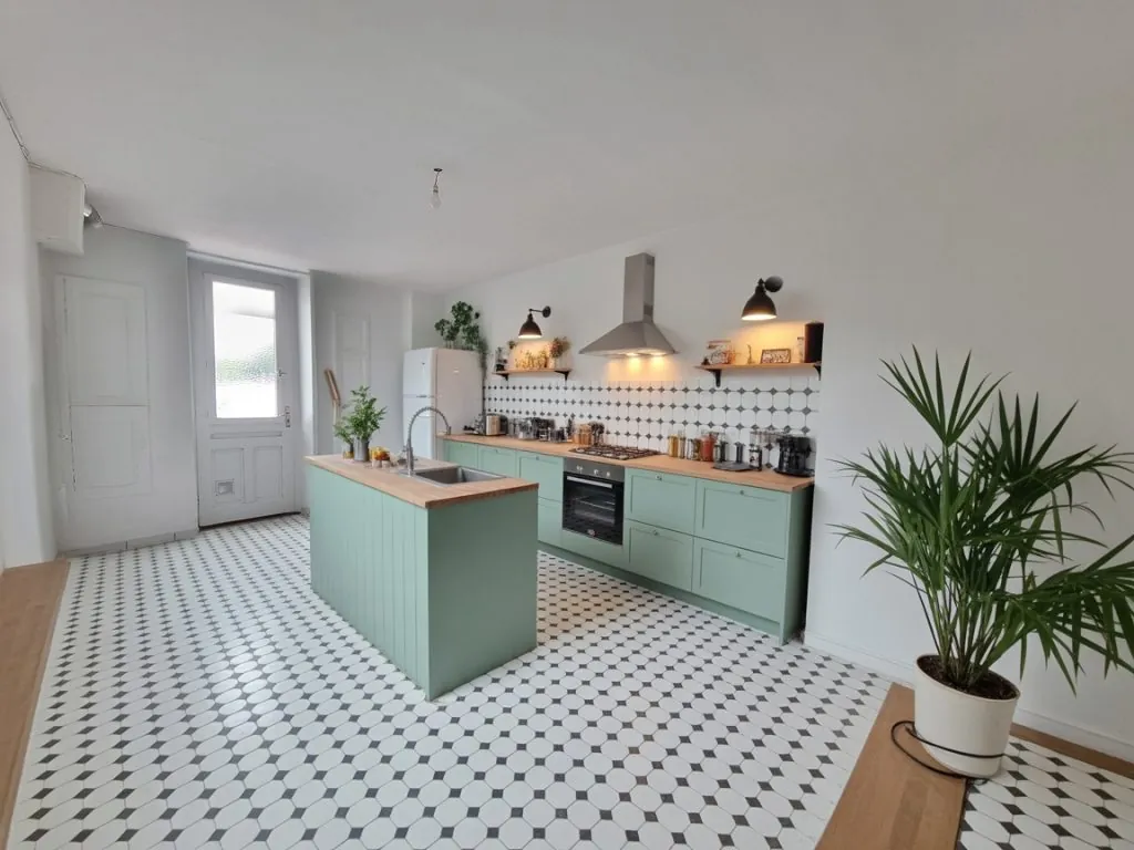 Appartement T4 lumineux avec dépôt de 37 m² à Rive-de-Gier