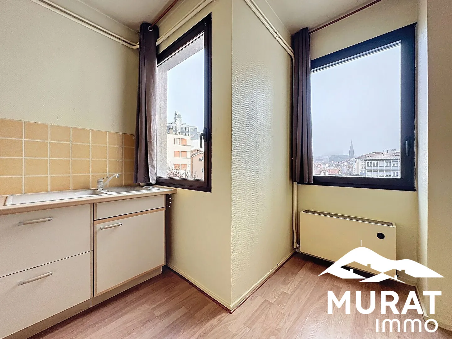 Appartement traversant de 40 m² avec vue sur la cathédrale à Clermont-Ferrand
