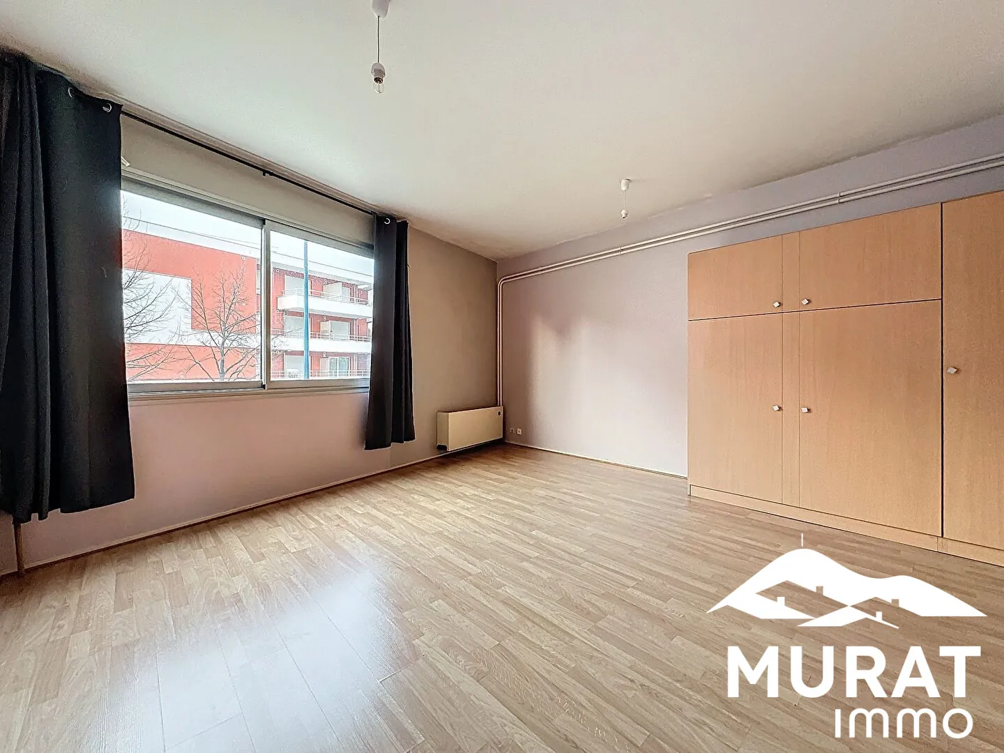 Appartement traversant de 40 m² avec vue sur la cathédrale à Clermont-Ferrand 