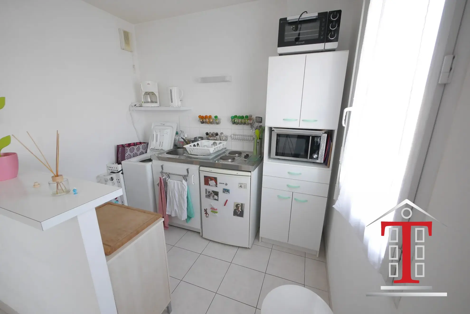 A vendre à Angers un T2 récent loué avec locataire en place, résidence moderne avec parking et ascenseur 