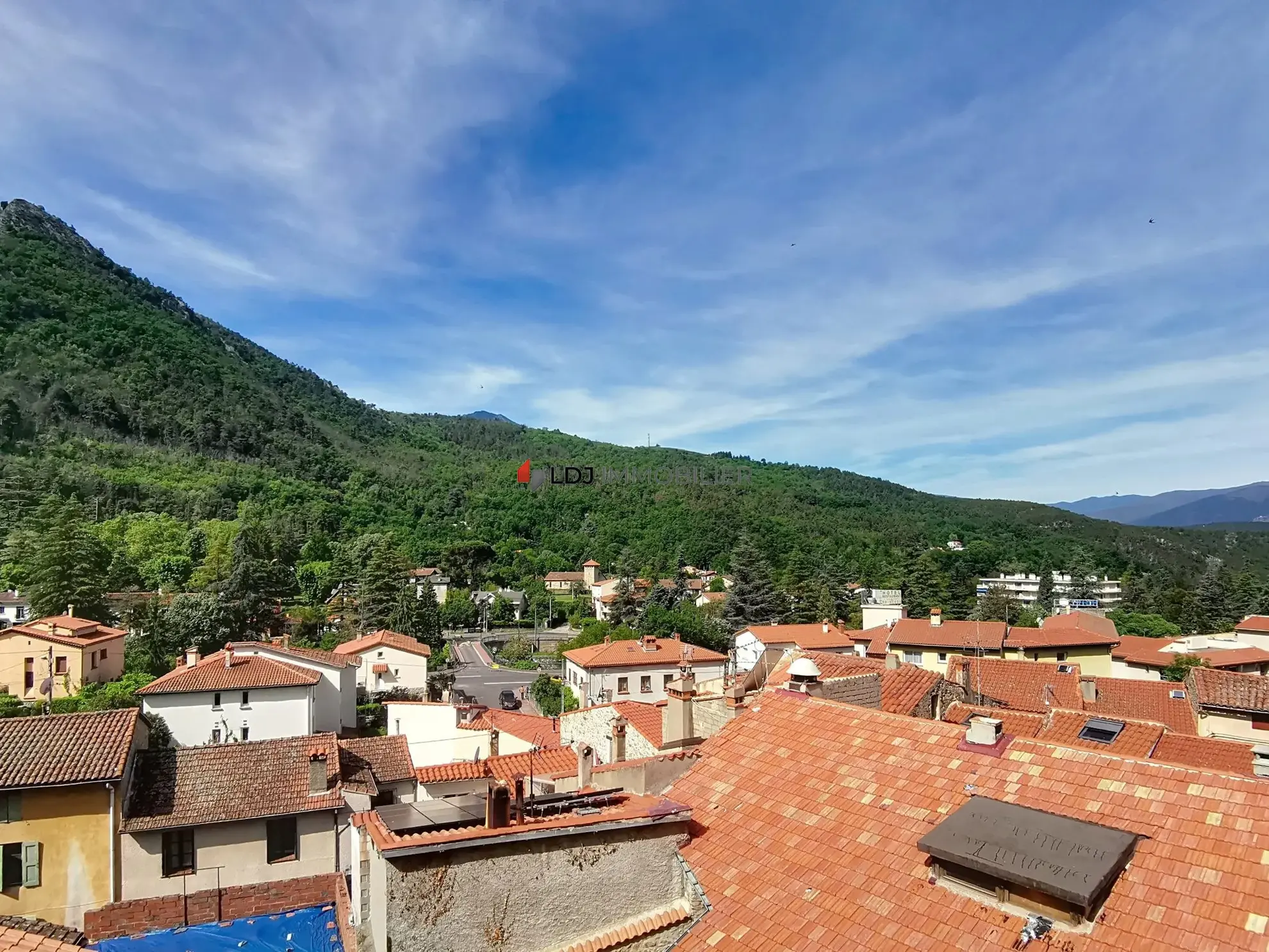 Appartement traversant de 73 m² avec balcon, cave et vue montagne à Vernet-les-Bains 