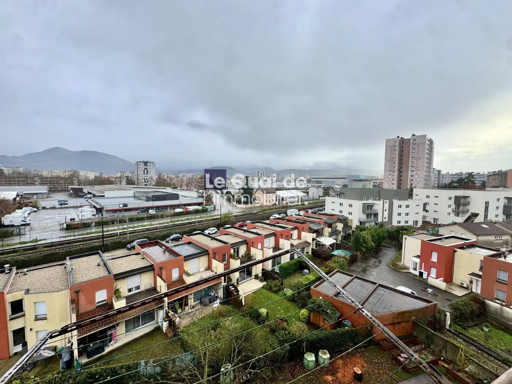 Appartement T3 à Grenoble avec Vue Montagne et Dernier Étage 