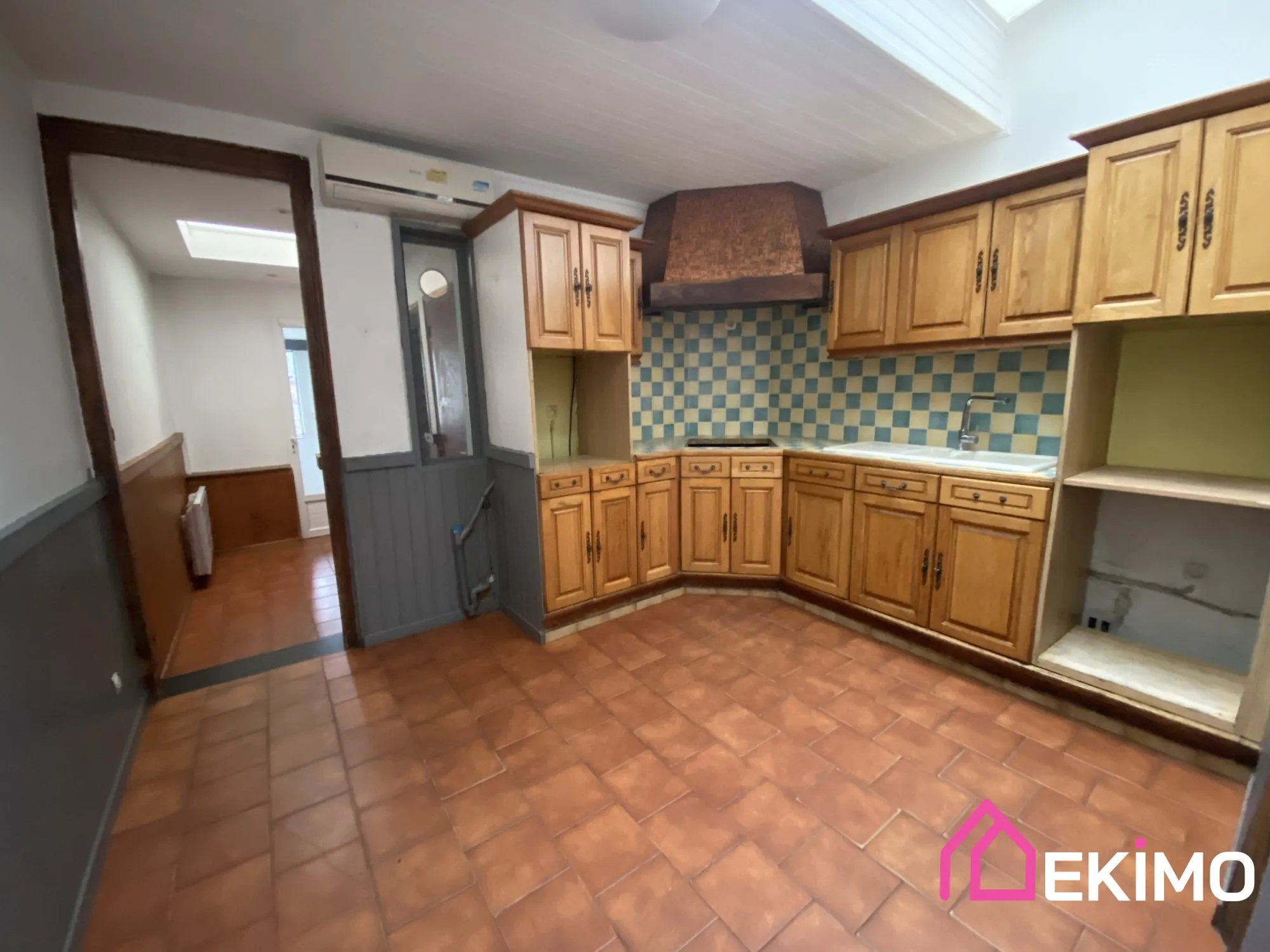 Maison de 86 m² à Roubaix avec terrasse et potentiel de rénovation 