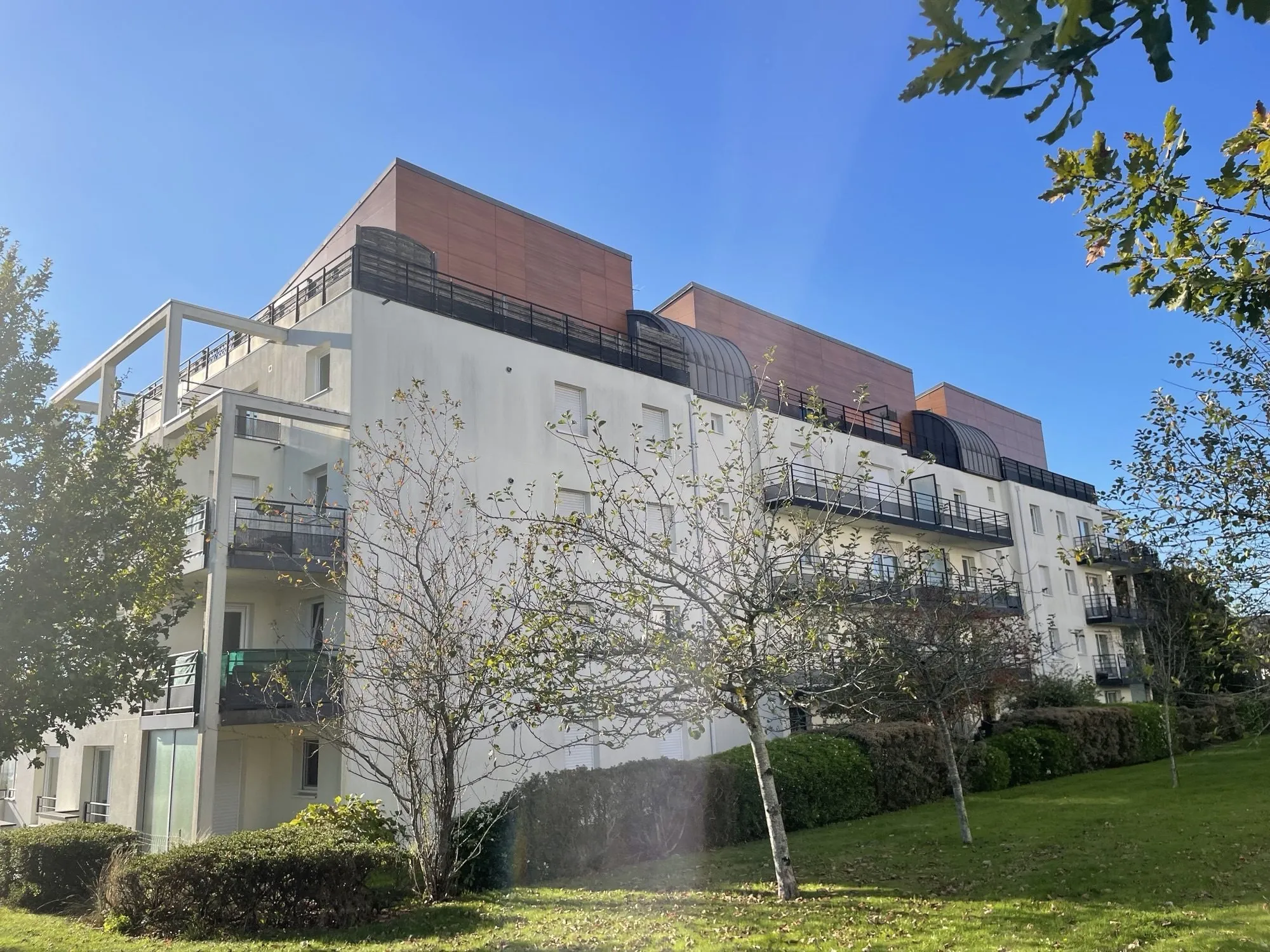 Type 2 lumineux avec balcon et garage à Quimper Kerfeunteun