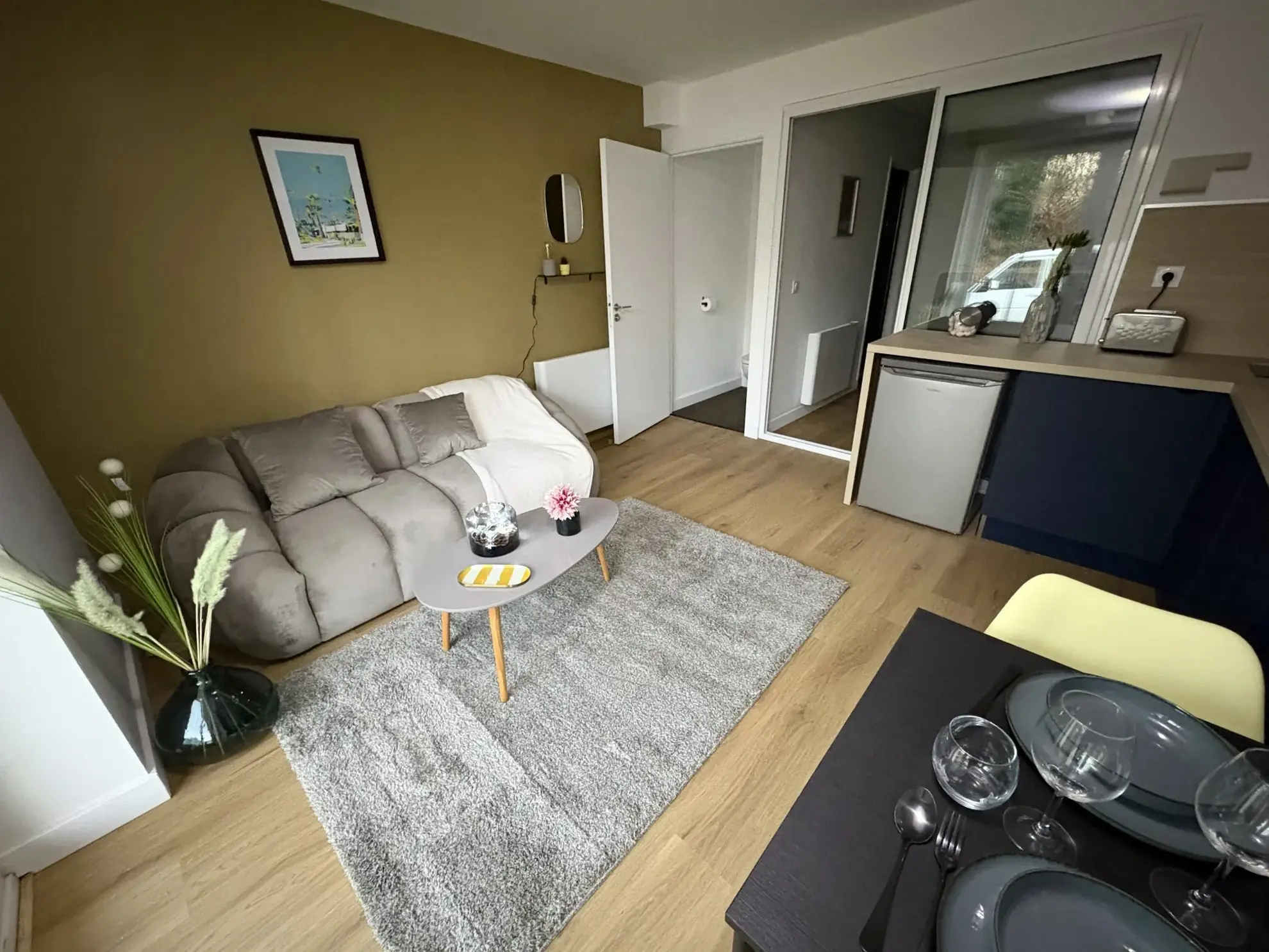 Appartement T2 rénové à vendre à Pontivy - Terrasse et parking 