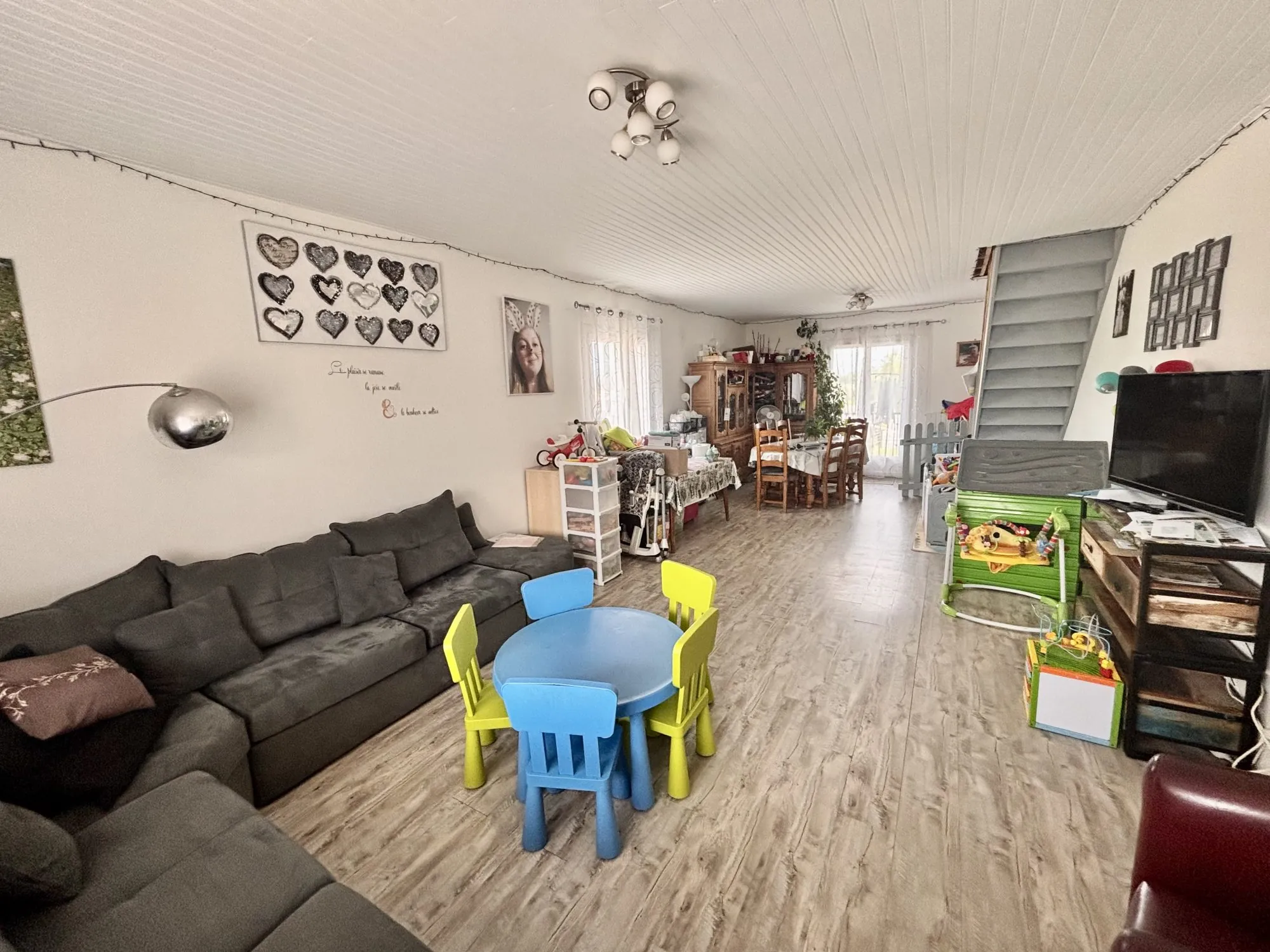 Maison à vendre avec 5 chambres à Vouneuil-sous-Biard – Grand terrain et garage