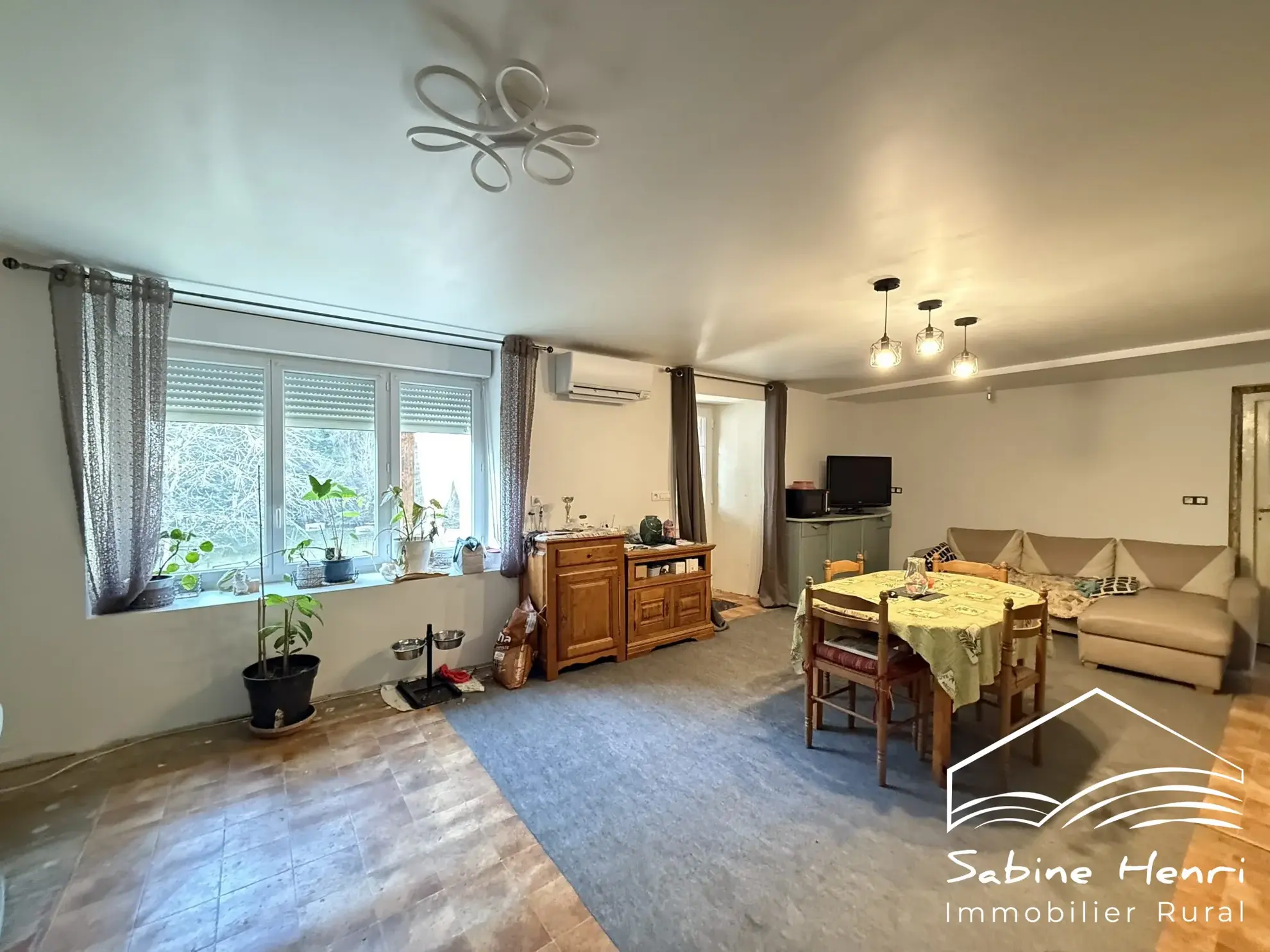 Maison à rénover avec grand terrain et terrasse à Crespin - Opportunité rare