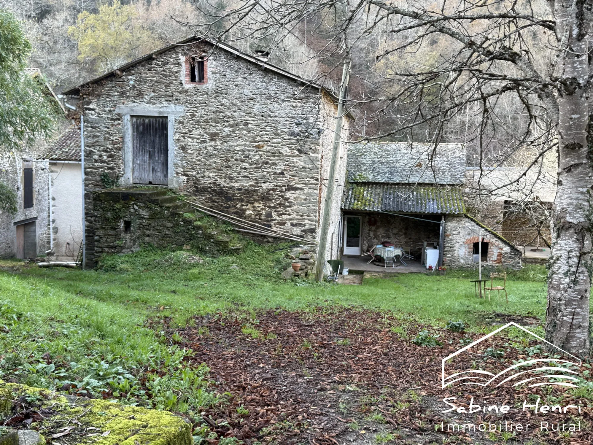 Maison spacieuse à Crespins avec terrain, terrasse et potentiel de personnalisation