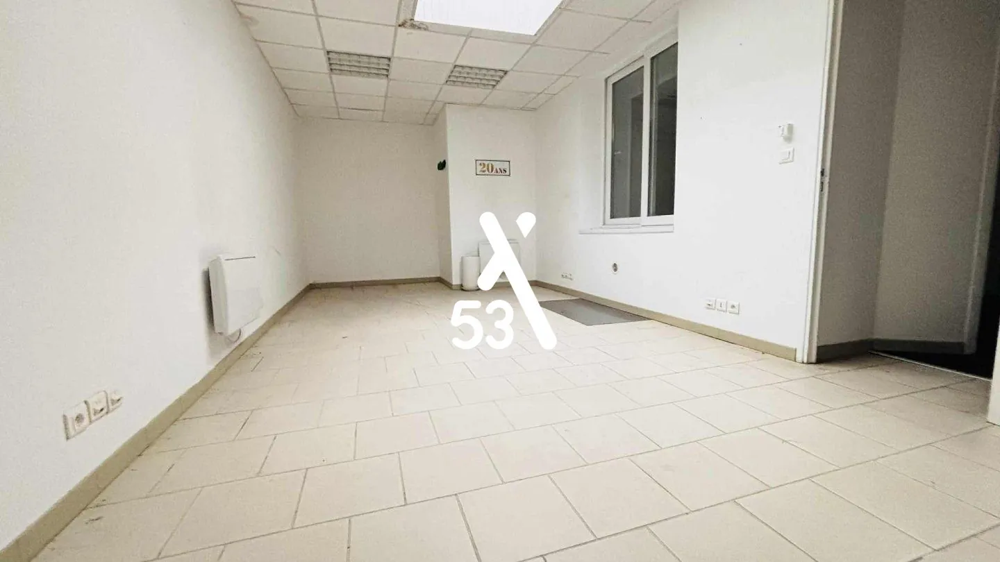 Local commercial à vendre à Saint-Omer, idéal bureaux ou agence, rénové en 2021 