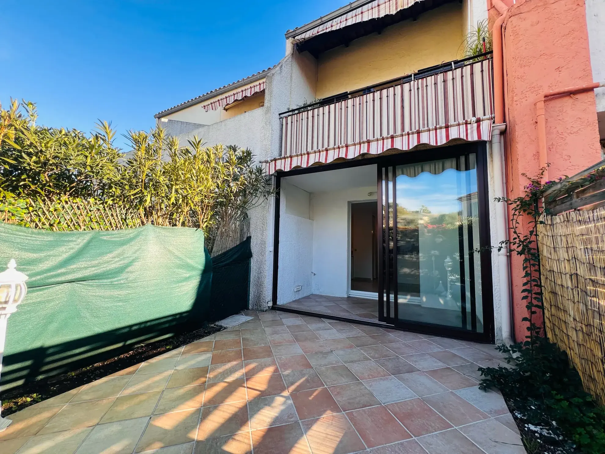 Appartement T1 avec jardin privé, piscine et parking à Villeneuve Loubet