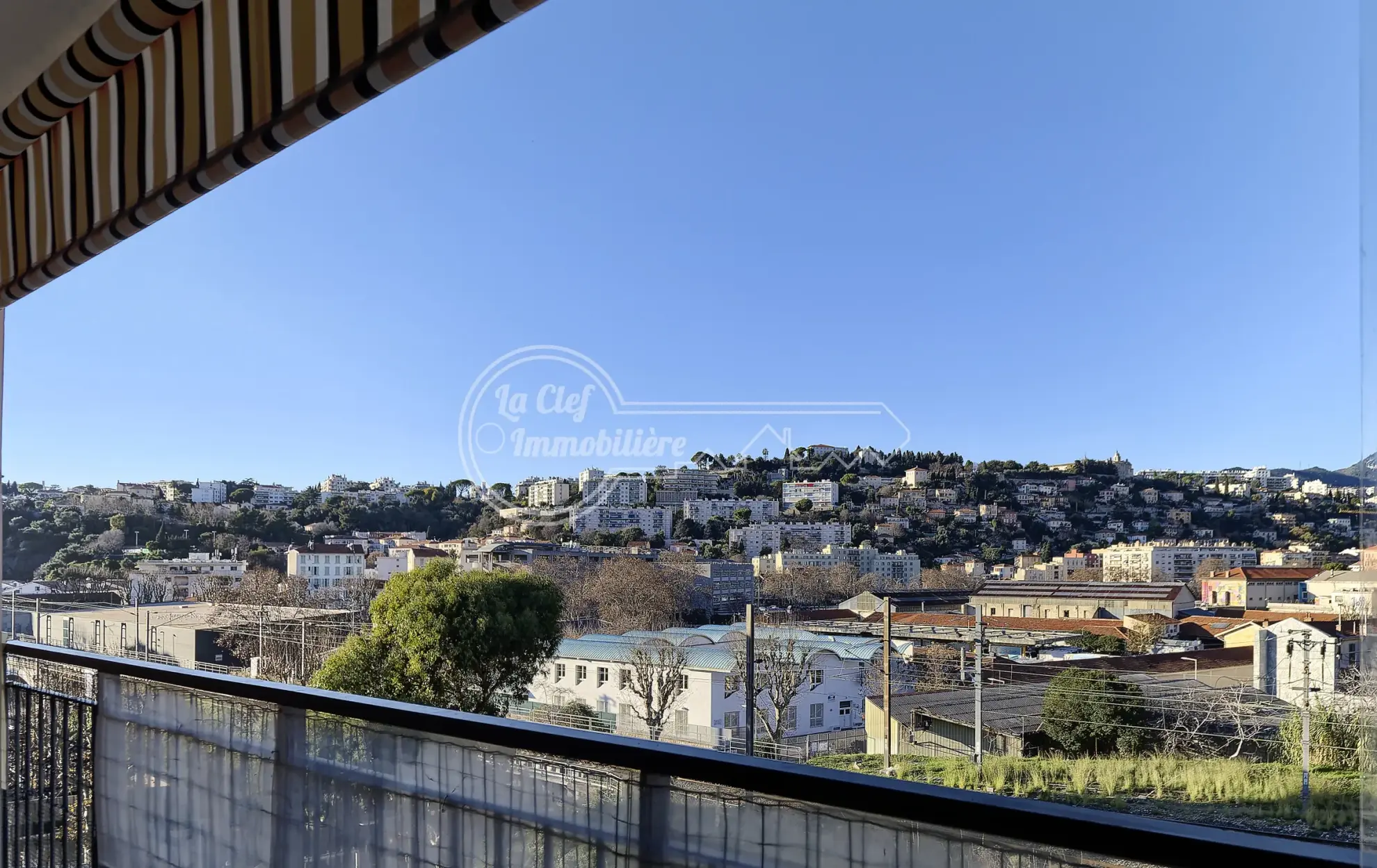 Bel appartement de 78,32 m² à Nice St Roch avec balcons et terrasses, à moderniser