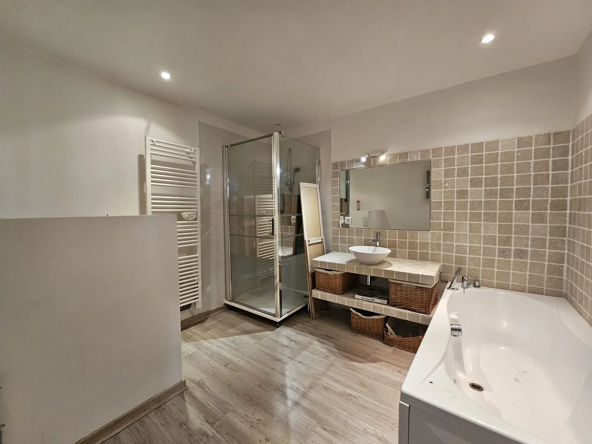 Immeuble de rapport à Apt en Luberon, local commercial & appartements 