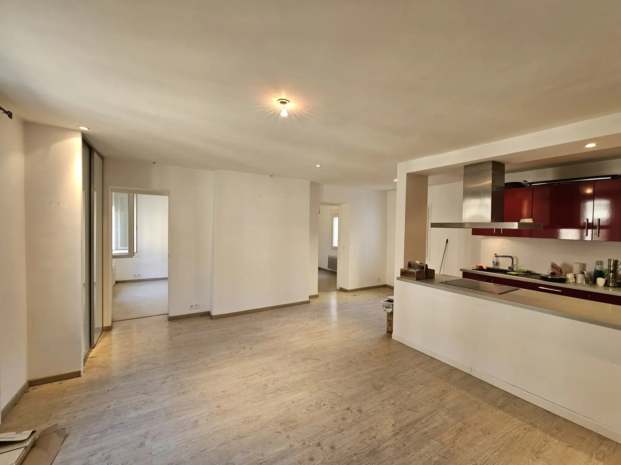 Immeuble de rapport à Apt en Luberon, local commercial & appartements 