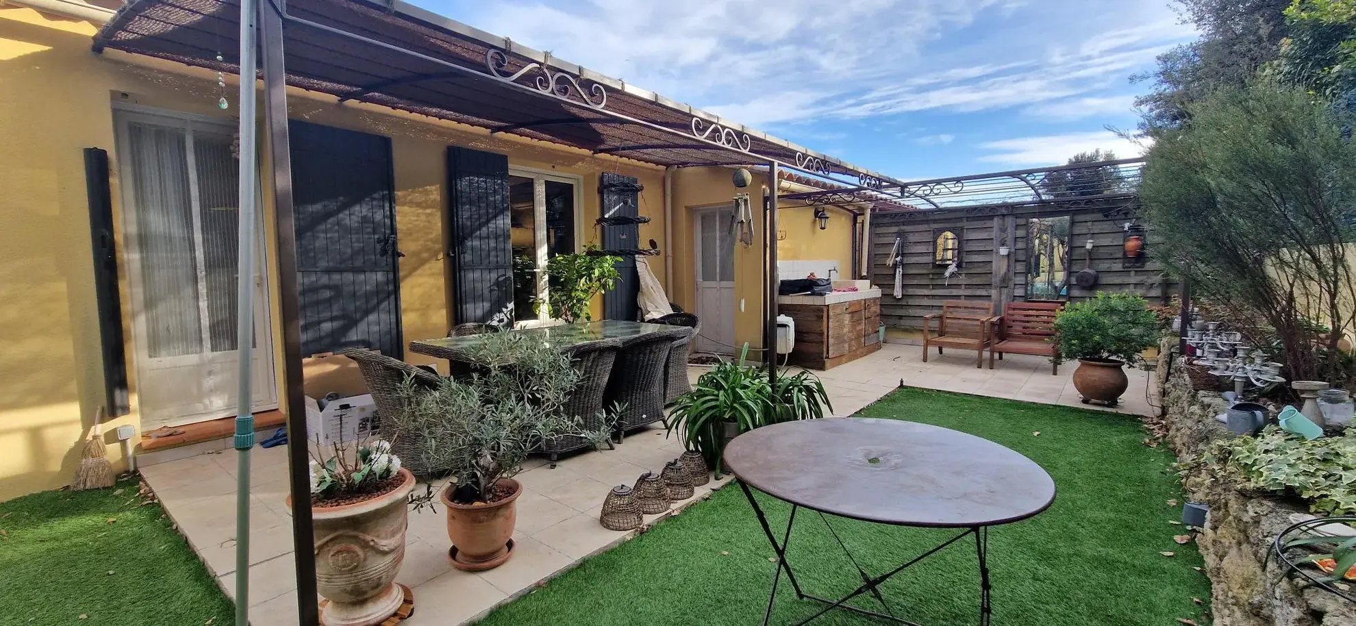 Villa de plain-pied avec piscine à Saint Restitut - 4 chambres, jardin et terrasse