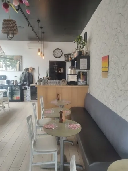 Fonds de commerce restaurant à vendre à Maisons-Laffitte avec terrasse et stationnement 