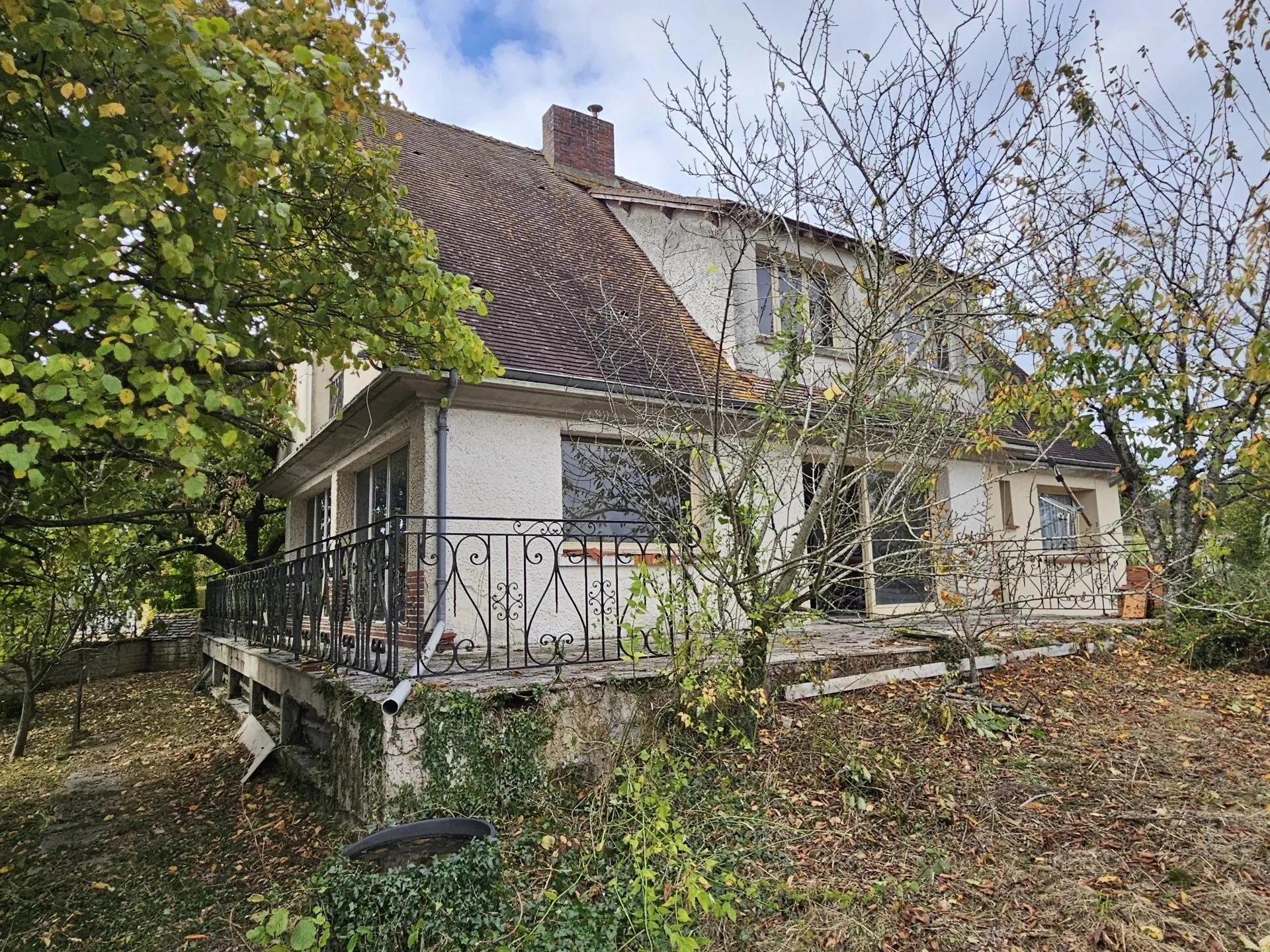 Maison spacieuse à Égreville avec jardin, garage et potentiel - 165 m²