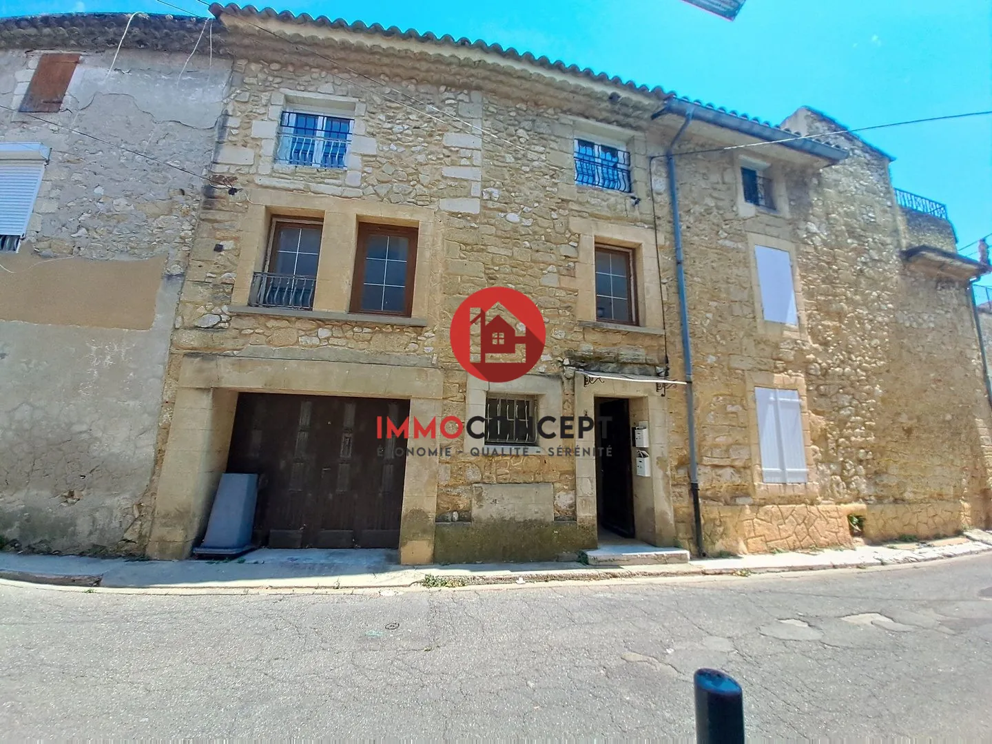 Immeuble à vendre à Roquemaure avec deux appartements locatifs