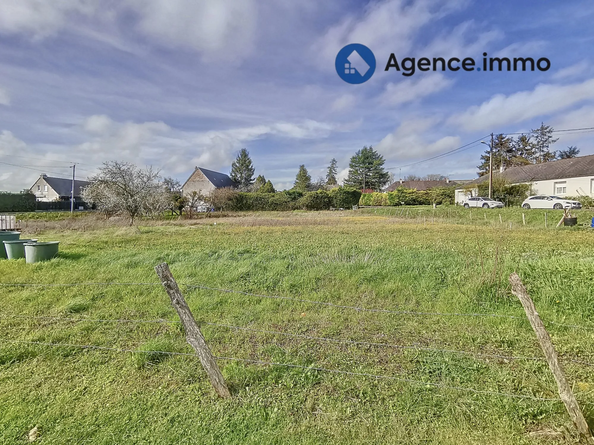 Terrain constructible de 528 m² à Neuille-Pont-Pierre proche commodités