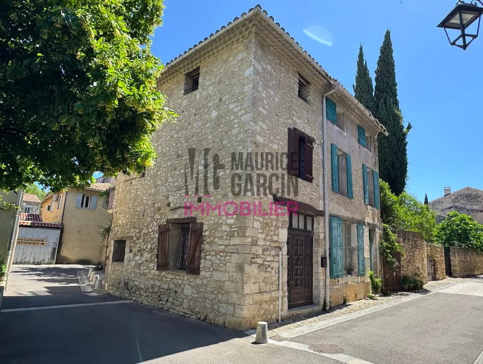 Maison à vendre à Pernes-les-Fontaines — 60 m², 2 chambres, balcon, centre-ville