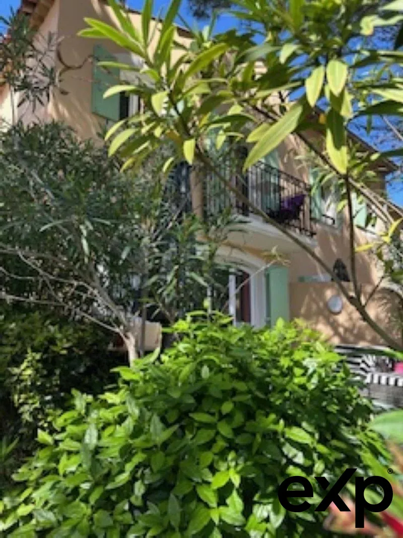 Location ou vente d'une maison à Mallemort avec piscine et vue sur golf