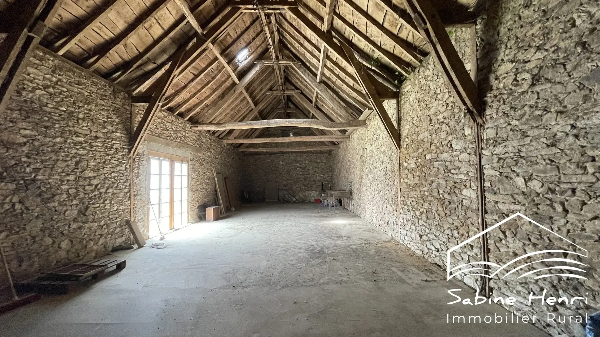 Maison de campagne de 171 m² avec dépendances et jardin à Sauveterre-de-Rouergue 