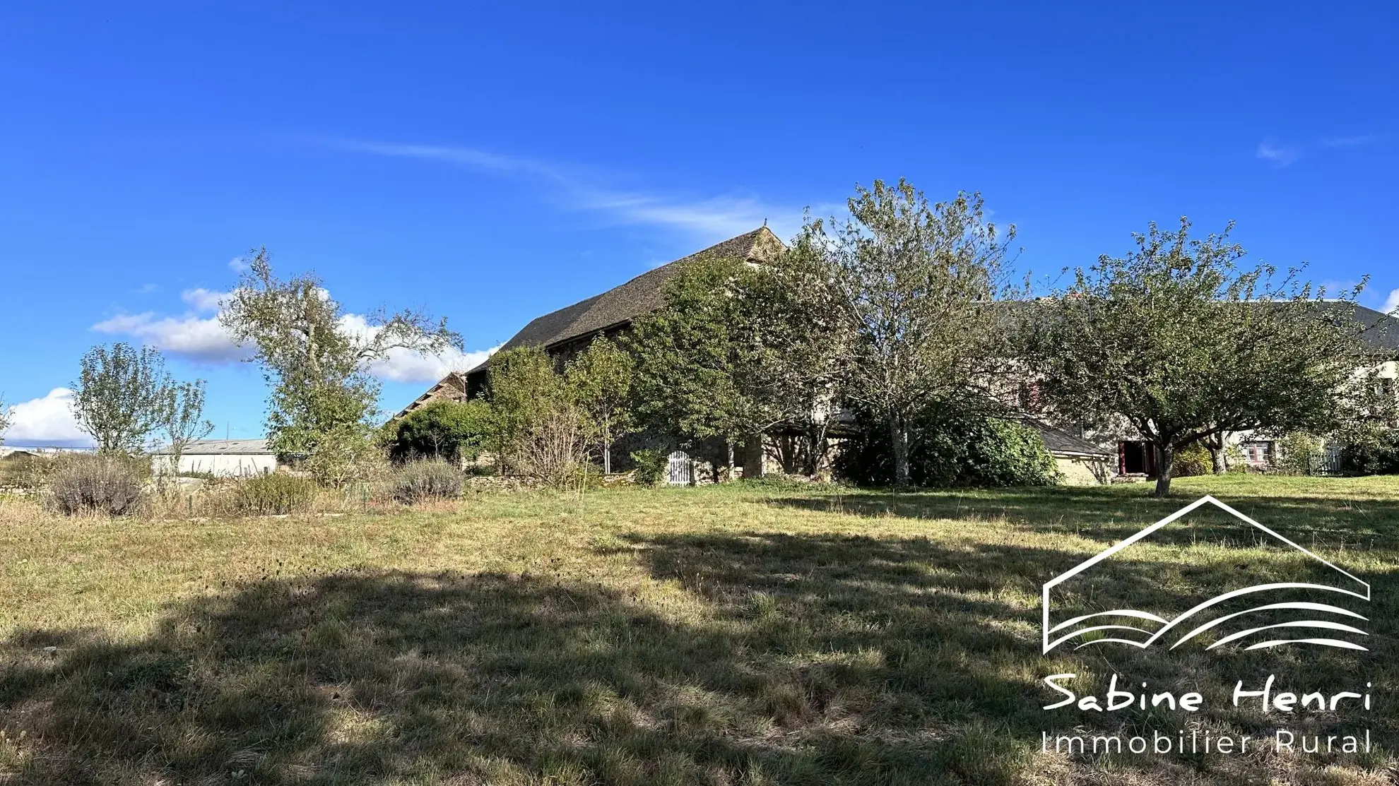 Maison de campagne de 171 m² avec dépendances et jardin à Sauveterre-de-Rouergue 