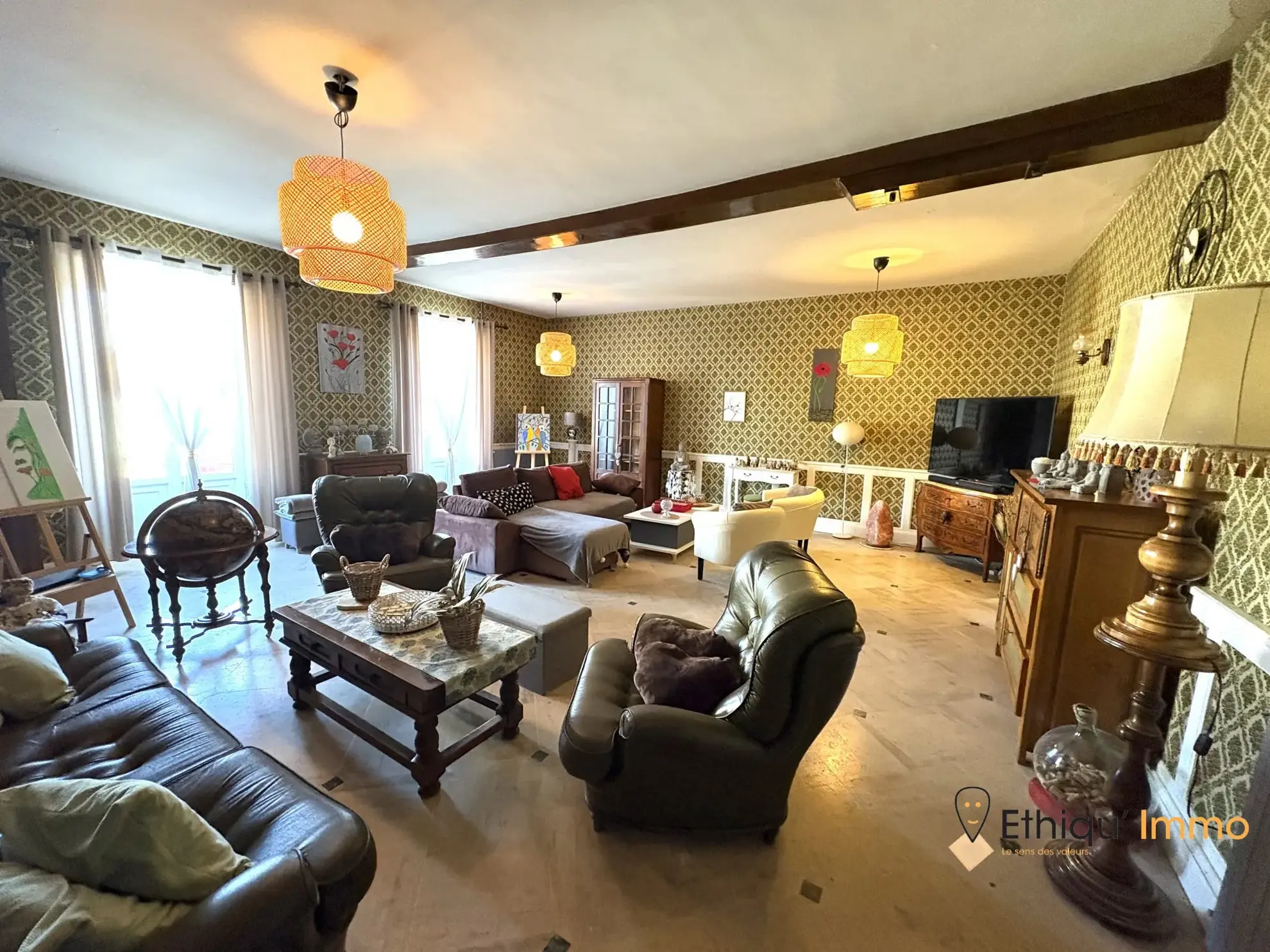 Belle maison de campagne ancienne en Bourgogne avec grand terrain et dépendances 