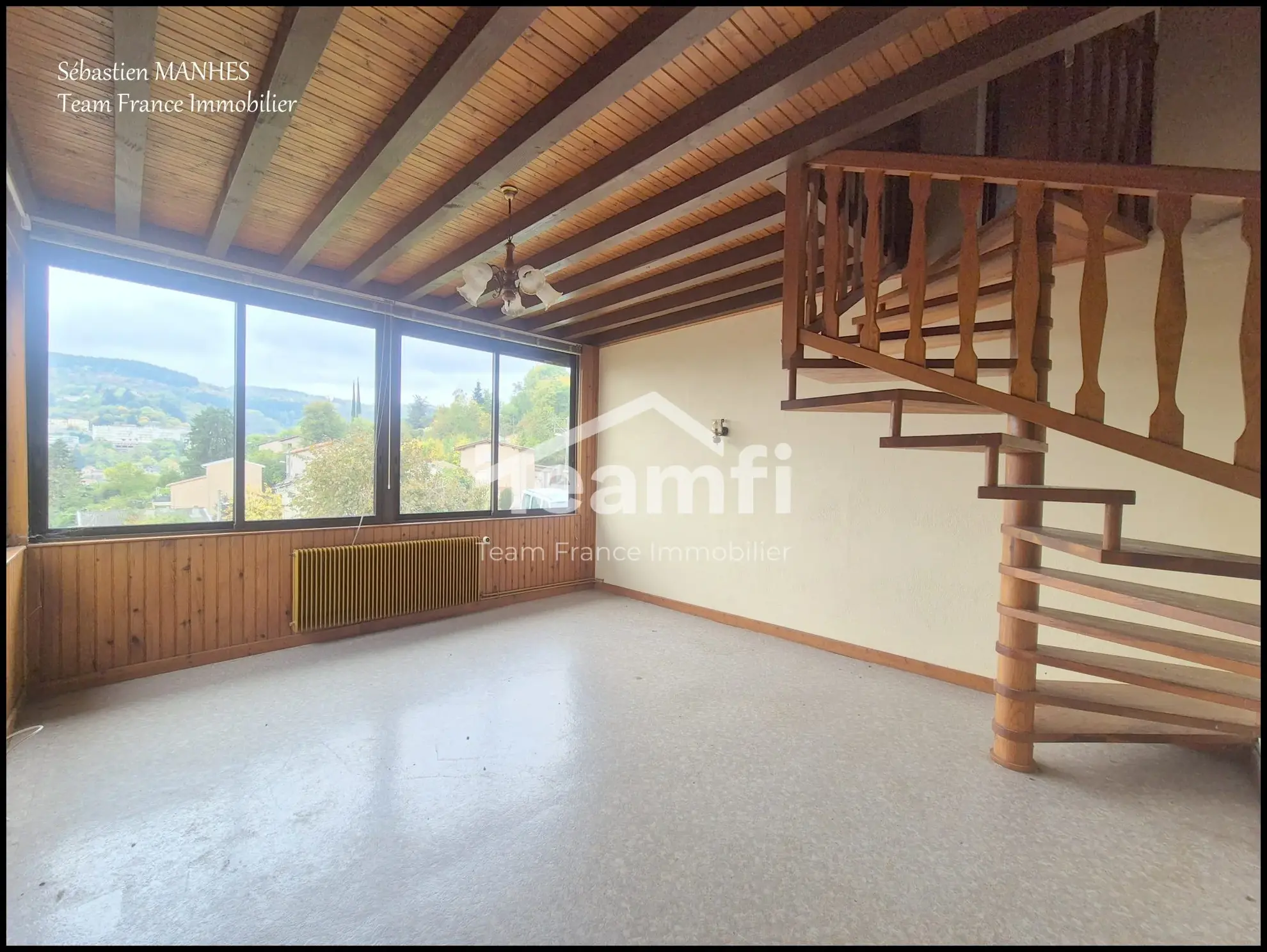 Maison à vendre à Thiers avec vue panoramique et grand potentiel de rénovation 