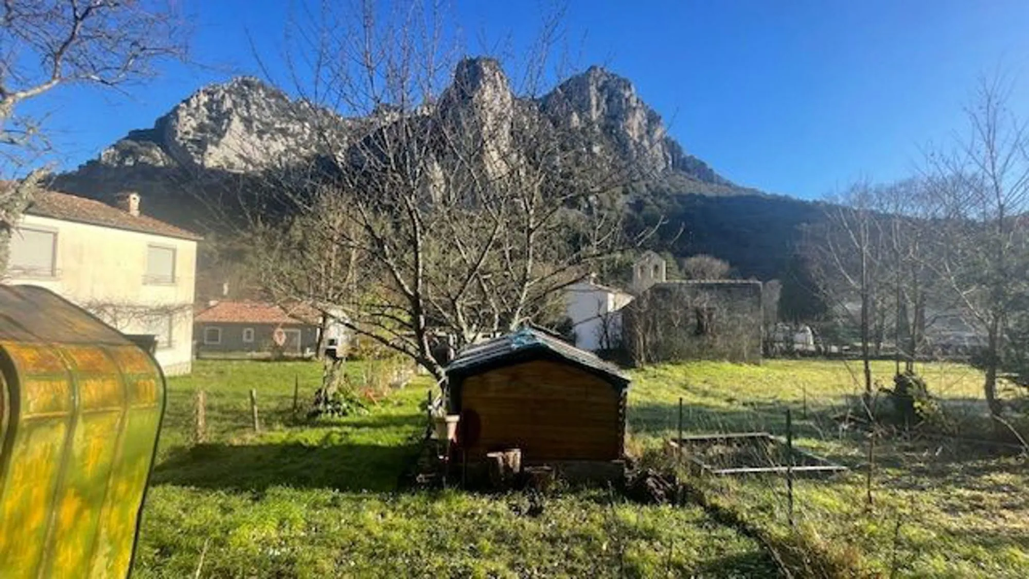 Terrain constructible à vendre à PUILAURENS avec vue imprenable