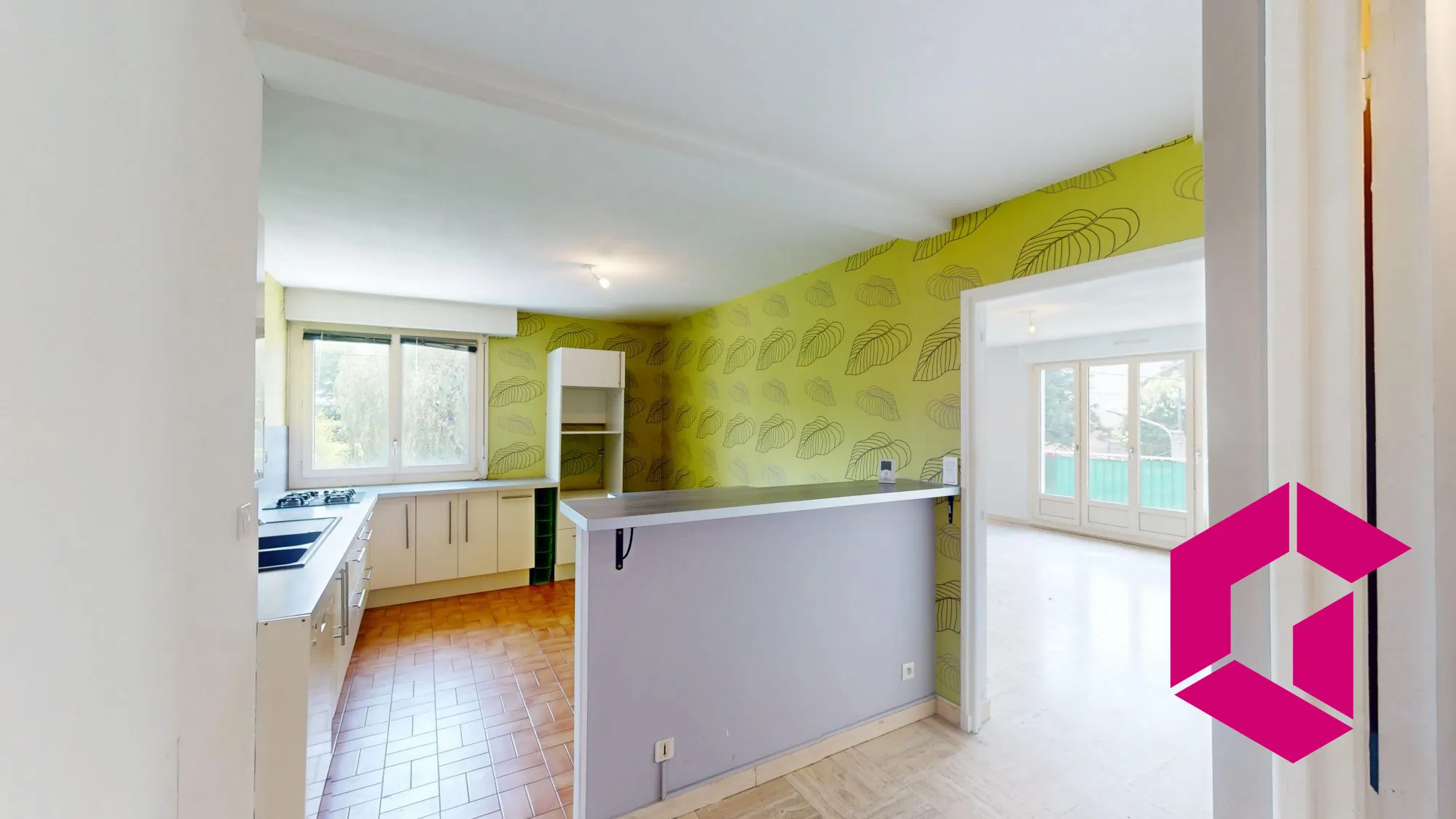 Appartement T3 de 88m² avec balcon, garage, cave, dernier étage, Ascenseur à Le Chambon-Feugerolles