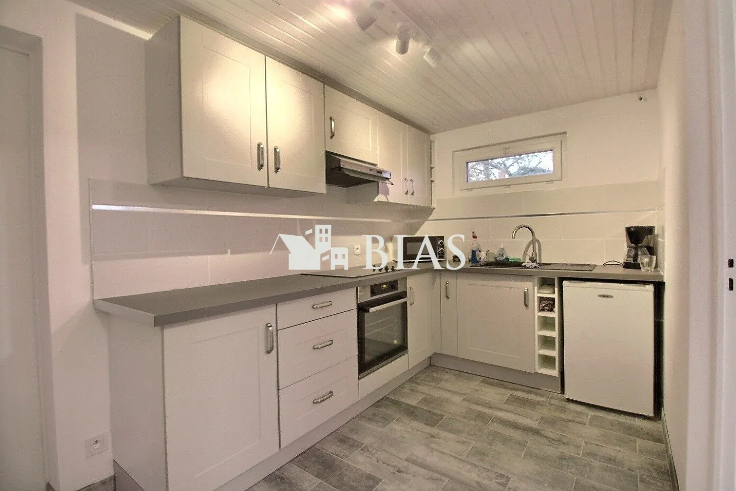 Maison à vendre à Saint-Pair - 2 chambres, garage, proche du centre 