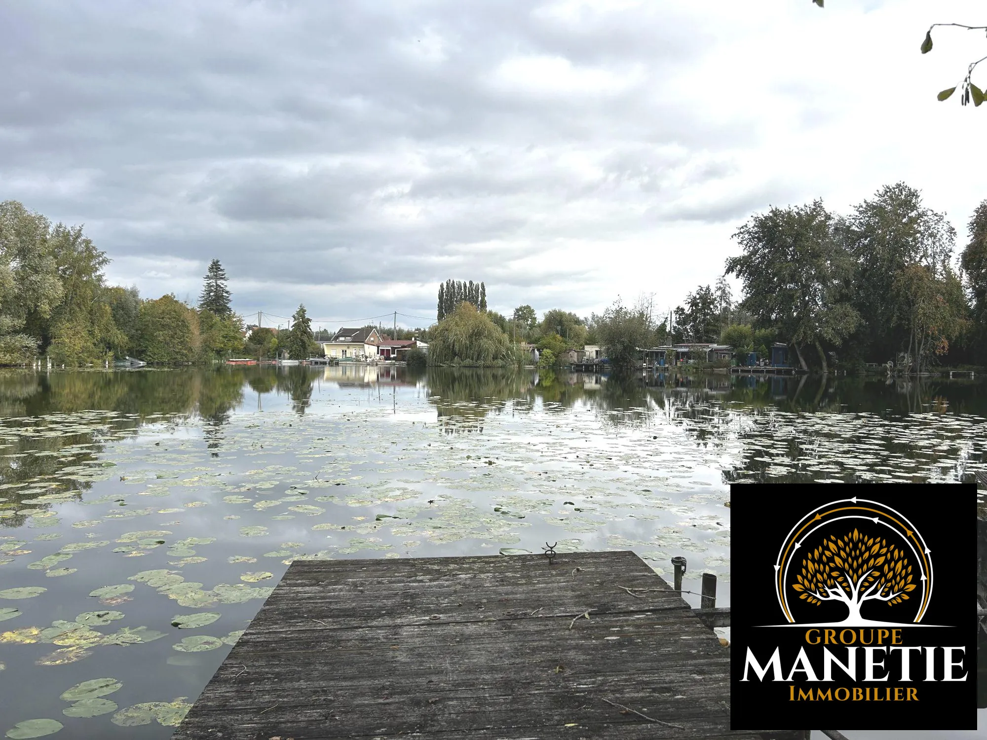 Maison de campagne à rénover avec vue sur l'étang à Fèchain