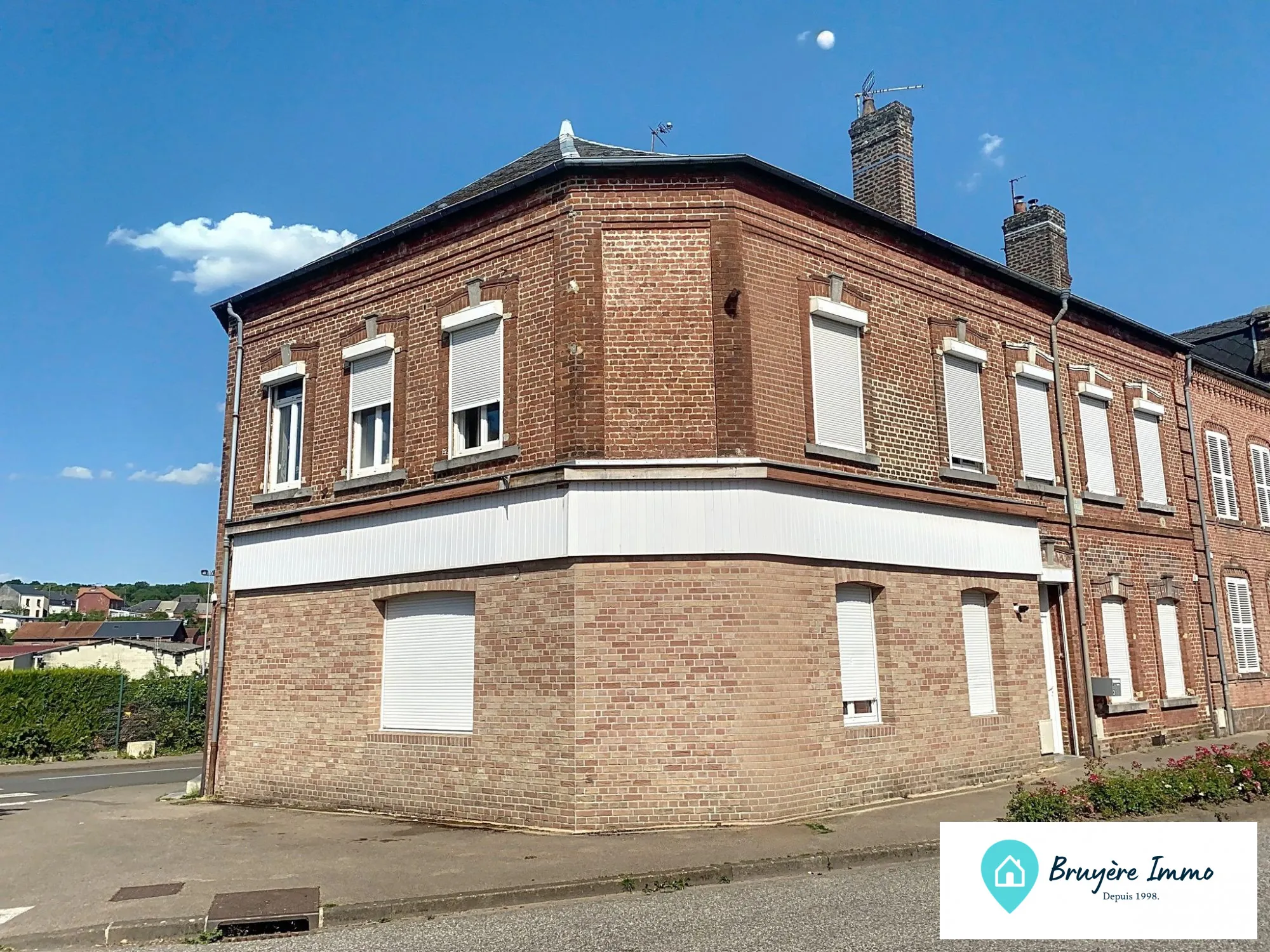 Maison semi-individuelle de 140 m² louée à Hirson avec 3 chambres et grenier aménageable