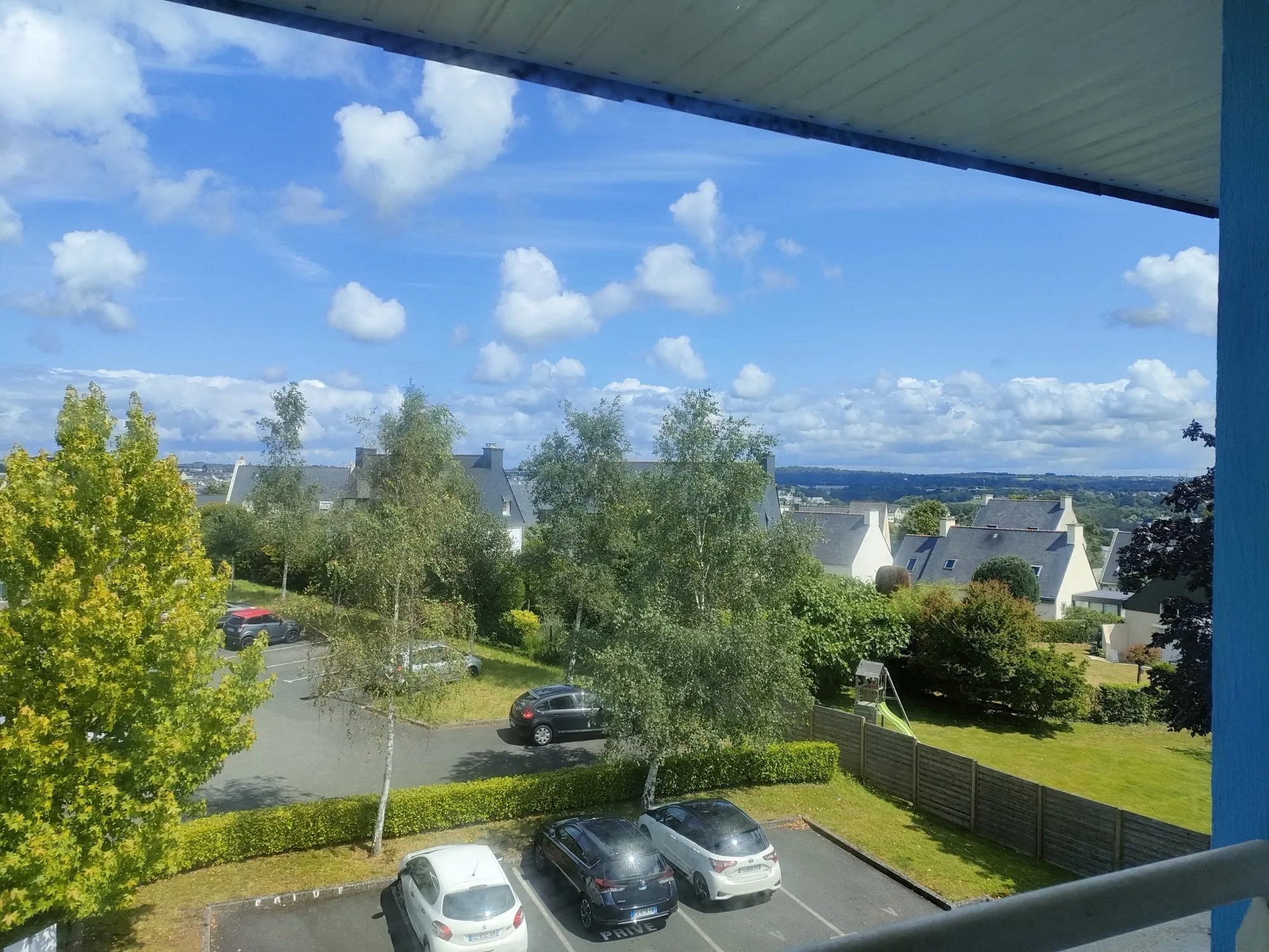 Appartement T1/2 lumineux à Quimper avec parking et vue dégagée 