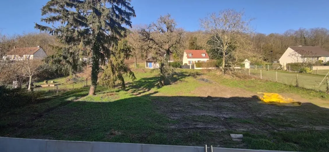 Terrain constructible de 759 m² à Vic-sur-Aisne près des écoles et services