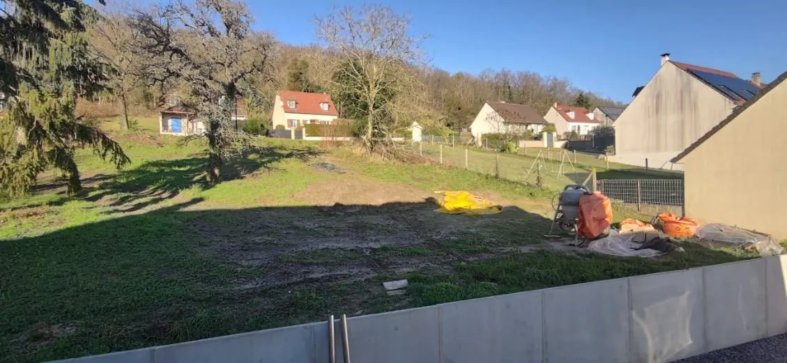 Terrain constructible de 759 m² à Vic-sur-Aisne près des écoles et services 