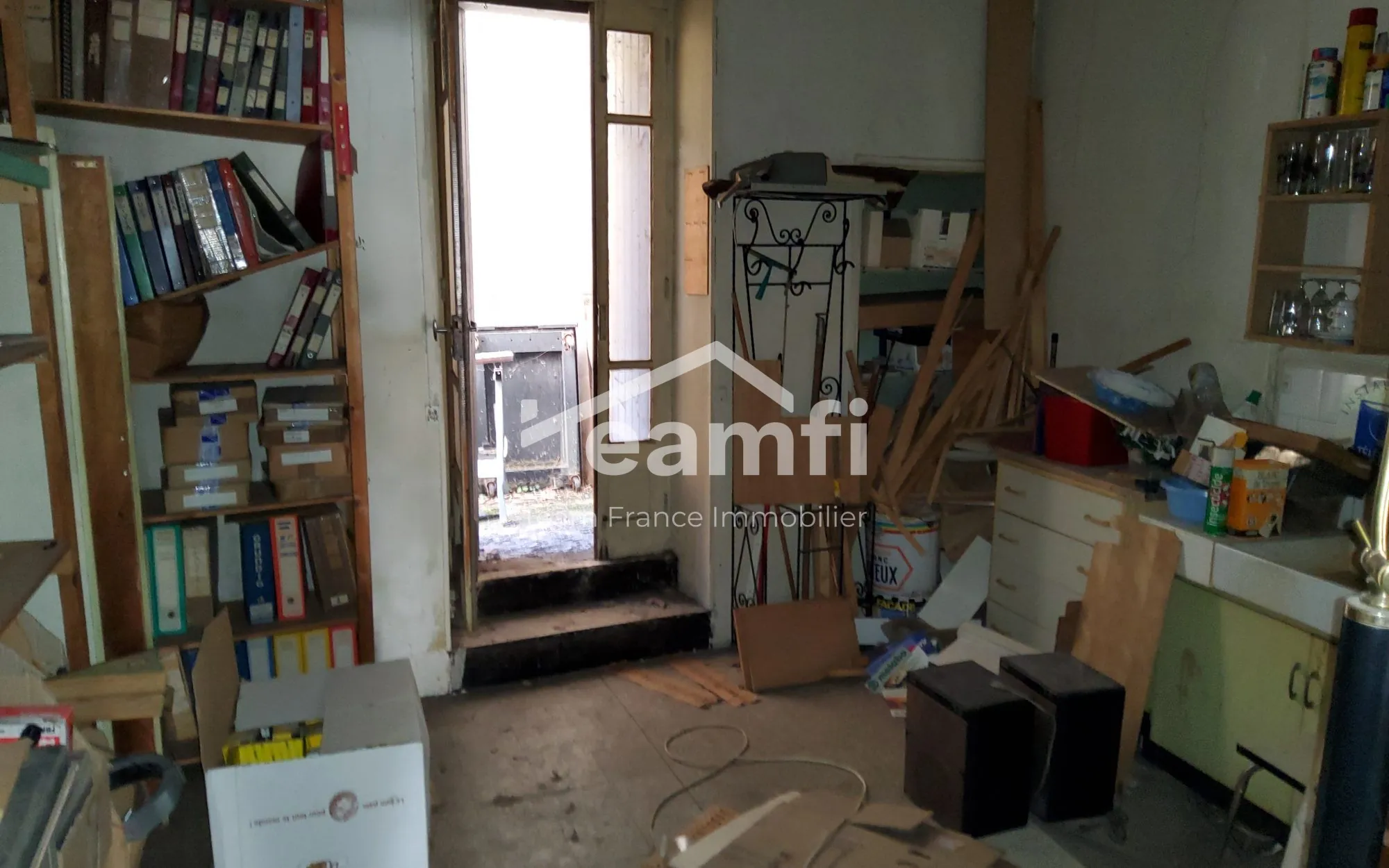 Local commercial à Saint-Ambroix avec grand potentiel et faible rénovation 